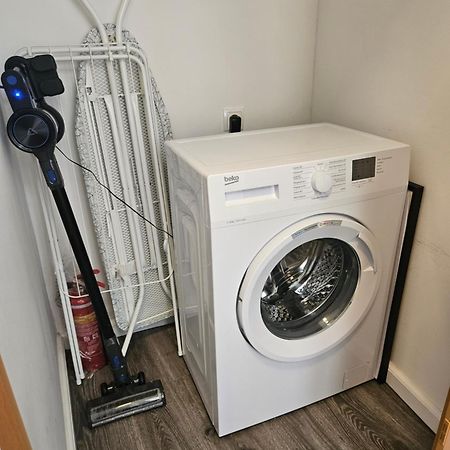 Affordable Suite In Vienna'S Hotpoint Стая снимка