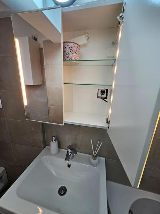 Affordable Suite In Vienna'S Hotpoint Екстериор снимка