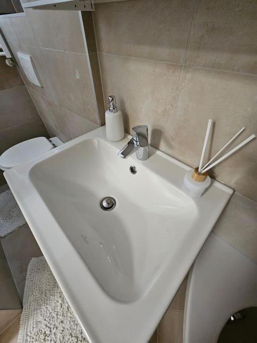 Affordable Suite In Vienna'S Hotpoint Екстериор снимка