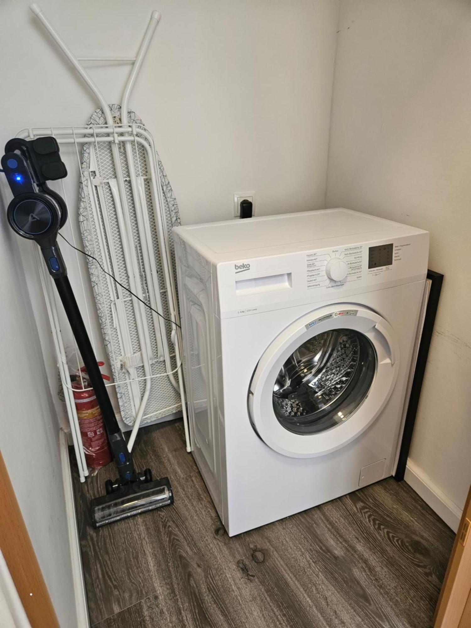Affordable Suite In Vienna'S Hotpoint Стая снимка